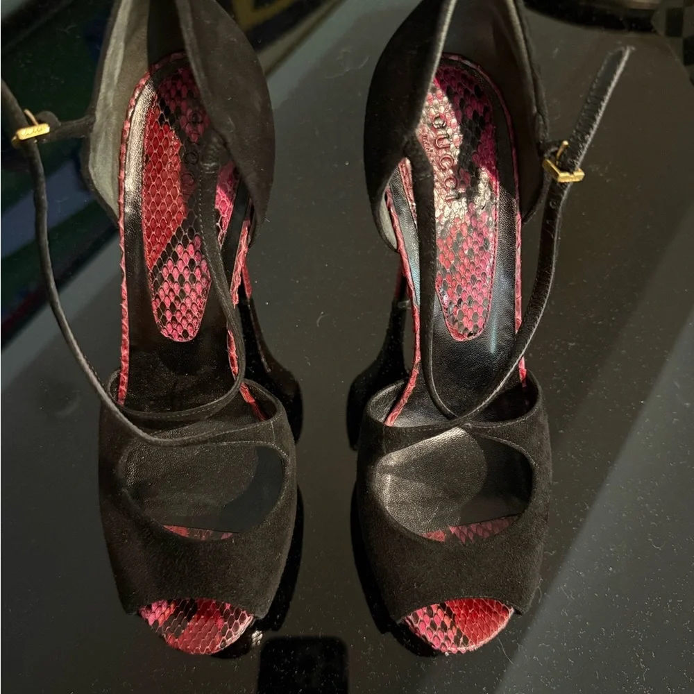 Gucci Black Suede and Pink Snakeskin peep toe heels EUC